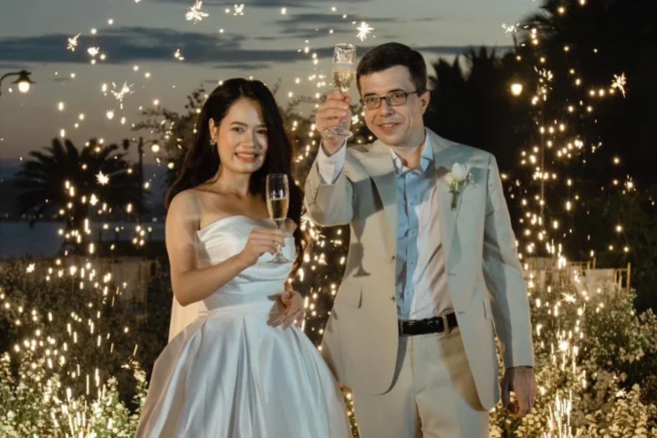 Cô cũng cho biết đang mang thai con đầu lòng với chồng Tây hơn 22 tuổi.