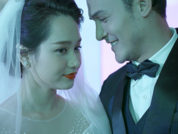Sau 1 năm phát tướng như mang bầu, giờ người đẹp Mắt Biếc để lộ ảnh cưới, chú rể là sao truyền hình mới nổi