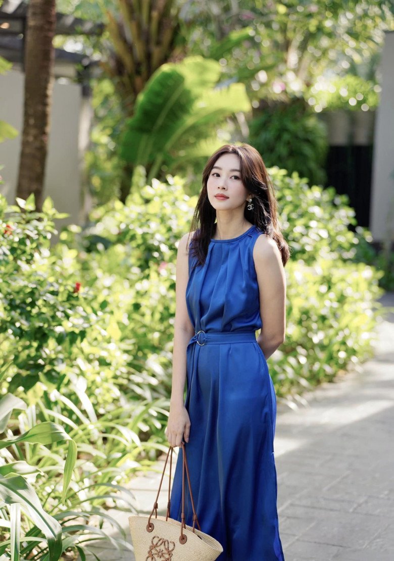 Style Thu Đông đẹp mê của Hoa hậu Đặng Thu Thảo, phụ nữ U30-U40 nên cắp sách vở học theo - 8