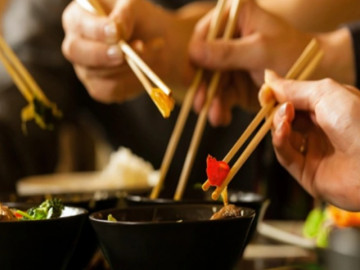 Ăn chung với người bị bệnh dạ dày có dễ bị lây nhiễm bệnh?