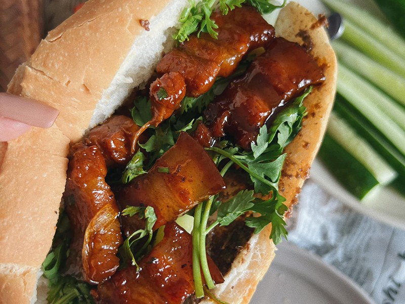 Bánh mì thịt xíu.
