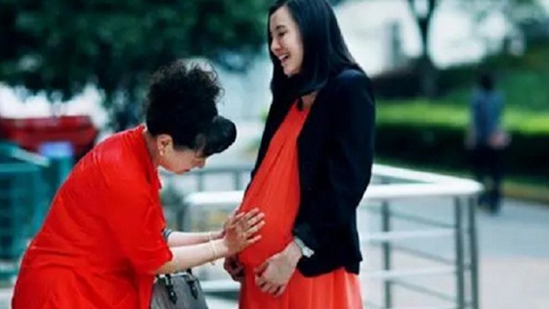 Bầu 6 tháng chưa thấy 2 đứa cưới xin bà lại bảo cưới sớm để an tâm dưỡng thai, đám cưới bố mẹ 2 bên lo liệu hết cho. (Ảnh minh họa)