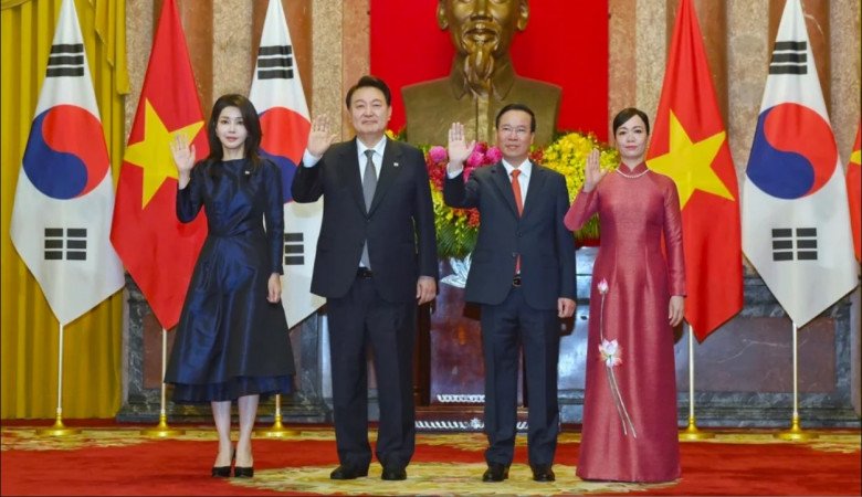 Đệ nhất phu nhân Hàn Quốc không lép vế Kate Middleton, phong cách nền nã, nhìn xuống chân càng nể - 10