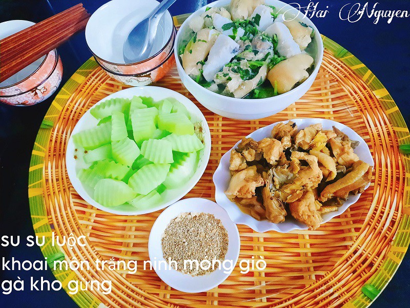 Móng giò ninh khoai môn, gà kho gừng, su su luộc.
