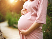 Bà bầu - Chị gái bỏ đi biệt tích sau sinh, 3 năm sau vác bụng bầu lùm lùm về cùng anh hàng xóm