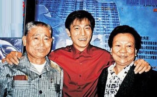 Lưu Đức Hoa rất có hiếu với bố mẹ. 