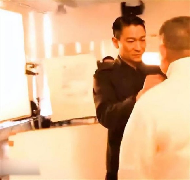 Hình ảnh cuối cùng của Lưu Đức Hoa bên bố đẻ.