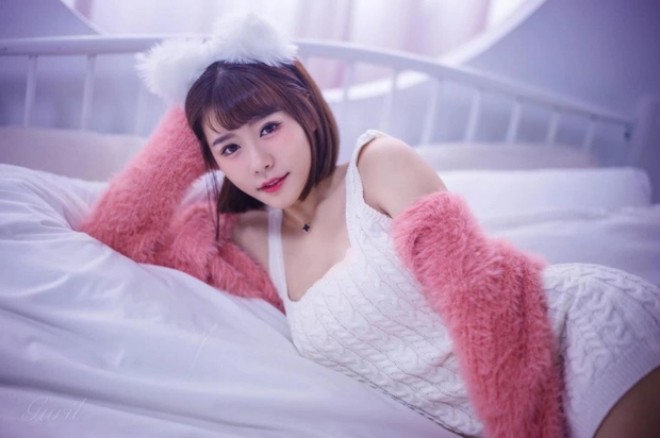 Nhưng, người đẹp này đã phủ nhận quan hệ với doanh nhân họ Hứa.