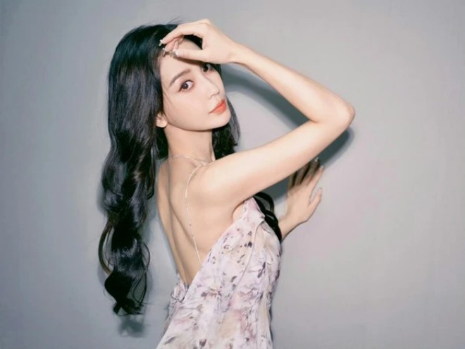 Angelababy đang trở lại sau thời gian bị phong sát.