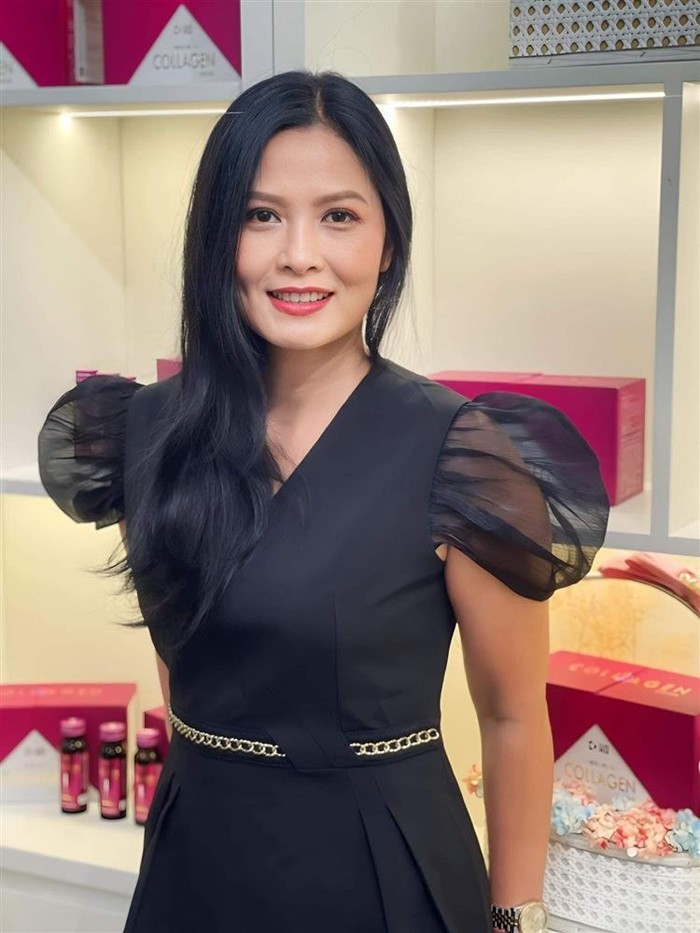 Sắc vóc cô bán hoa Về Nhà Đi Con nay thăng cấp thành vợ amp;#34;chủ tịch quyền lựcamp;#34; mới của VTV ra sao? - 9