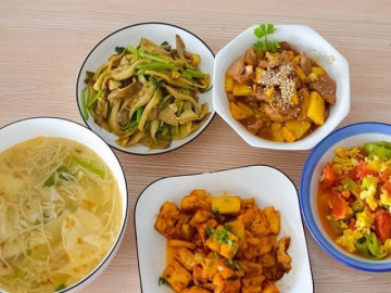 Thực đơn cho gia đình có trẻ nhỏ, nhiều món nhưng rất nhanh hết