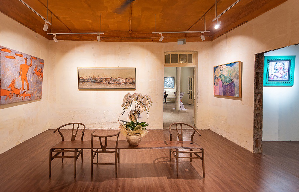 May Artspace, xuất hiện và thu hút giới trẻ từ đầu năm 2022, không chỉ là không gian trưng bày và chuyển nhượng tác phẩm nghệ thuật mà còn là điểm gặp gỡ và giao lưu của giới trẻ, đặc biệt vào mỗi cuối tuần.