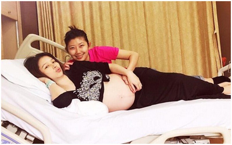 Nữ thần Đài Loan (Trung Quốc) Từ Nhược Tuyên đã phải nằm trên giường 142 ngày và tiêm 300 mũi thuốc để giữ thai nhi trong bụng. 
