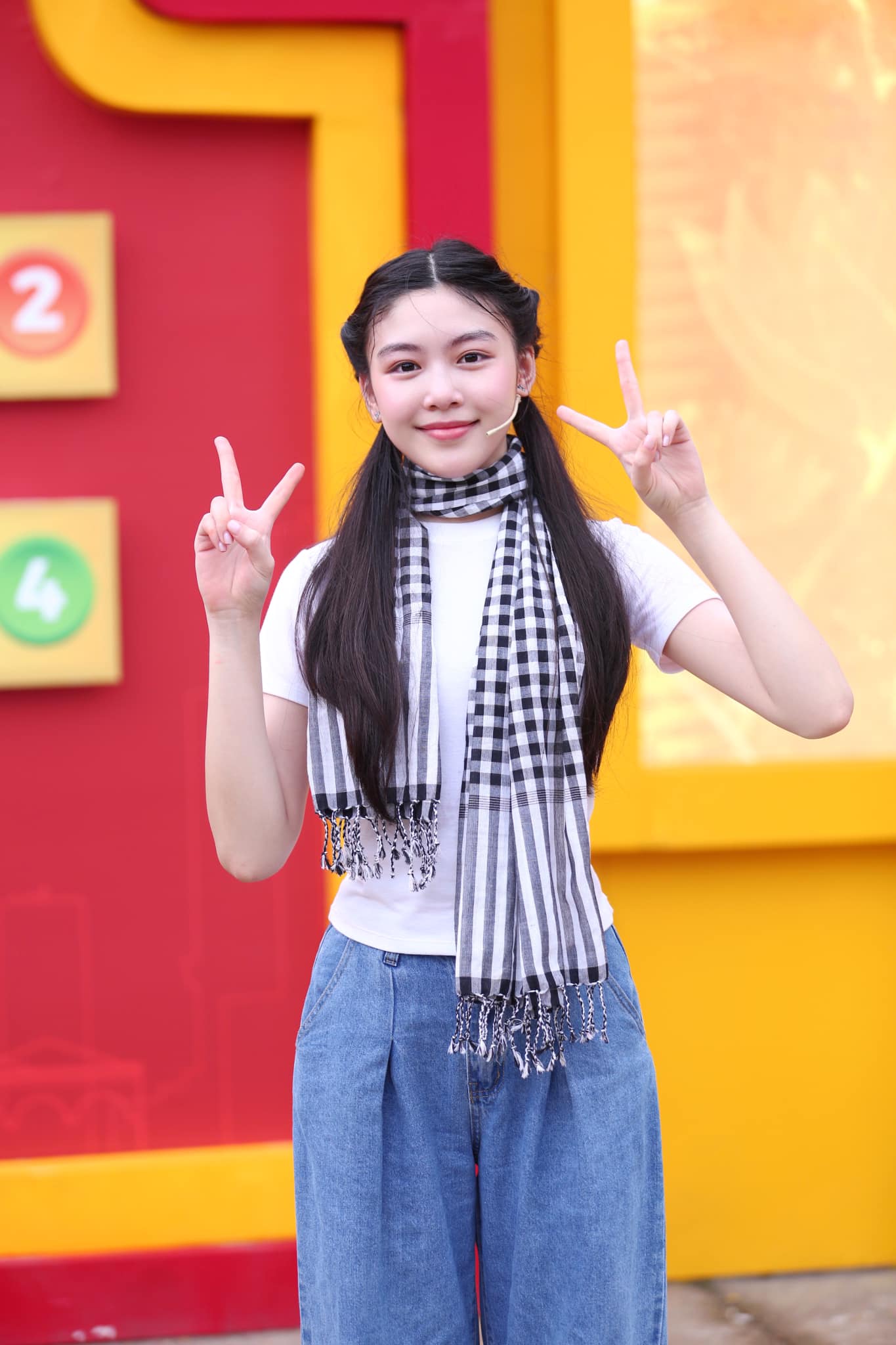 Lọ Lem luôn eo ót, gọn gàng mỗi lần xuất hiện.