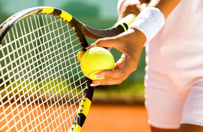 Nhìn chung, những người mới chơi tennis sẽ thường phải đầu tư khá nhiều, tổng chi phí chơi tennis dành cho người mới thường dao động ở mức 8 - 20 triệu đồng cho dụng cụ cũng như chí phí lớp học, sân bãi...