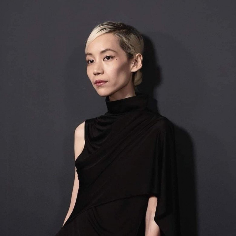 Kitty Chicha với cơ thể gầy trơ xương và thiếu sức sống trong sự kiện quốc tế.