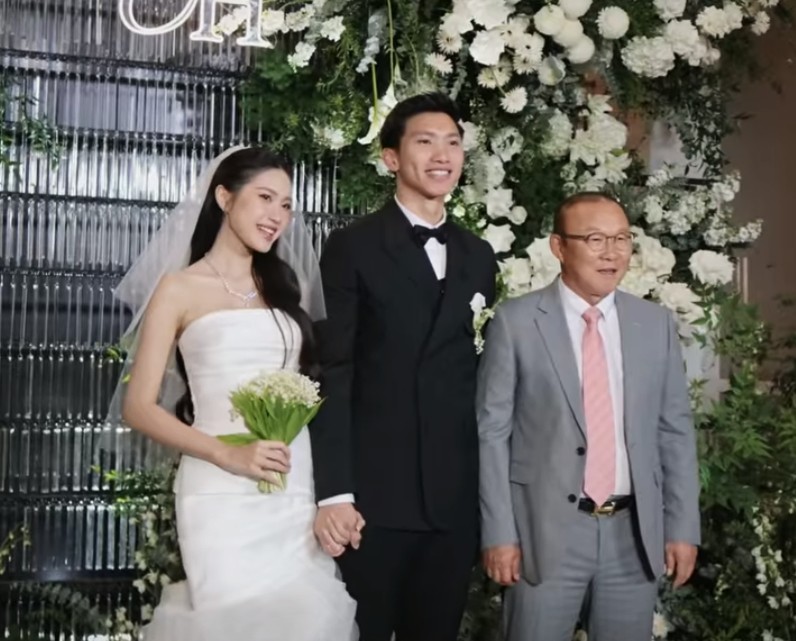 HLV Park Hang Seo dự đám cưới học trò Đoàn Văn Hậu.
