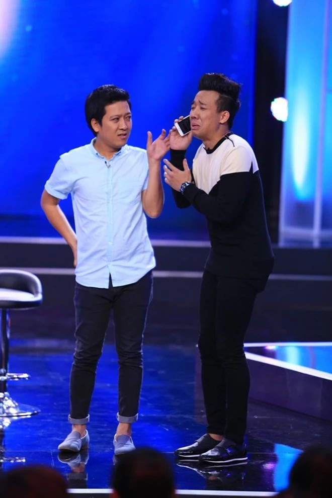 Cả 2 thân thiết từ ngoài đời đến trên sân khấu.