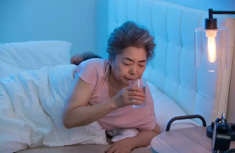 5 phút trước đi ngủ là amp;#34;thời điểm vàngamp;#34; kéo dài tuổi thọ, làm một việc sẽ tăng sức khỏe nhưng nhiều người bỏ phí - 4