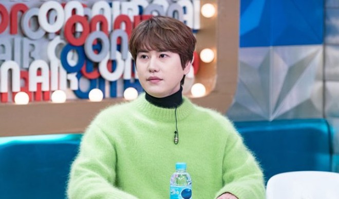 Vì từng bị tai nạn trong quá khứ nên Kyuhyun chỉ phải phục vụ cộng đồng khi nhập ngũ. 
