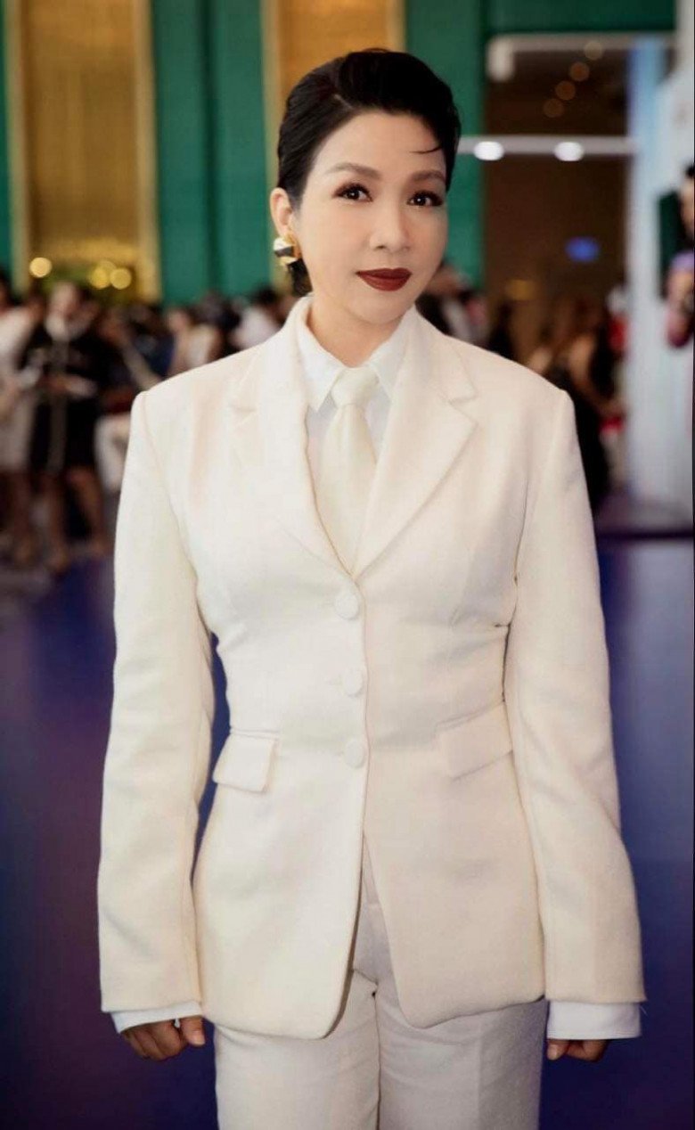 Người đẹp thừa nhận mình đã có tuổi nên câu chuyện giảm cân, giữ dáng không hề dễ dàng.