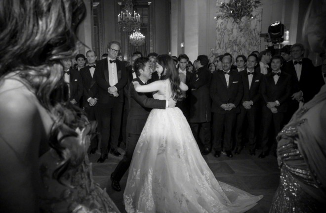 Chung Tử Đơn khiêu vũ cùng con gái.