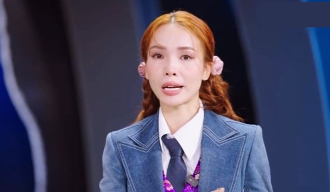 Yến Trang nghẹn ngào nói lời chia tay chương trình.