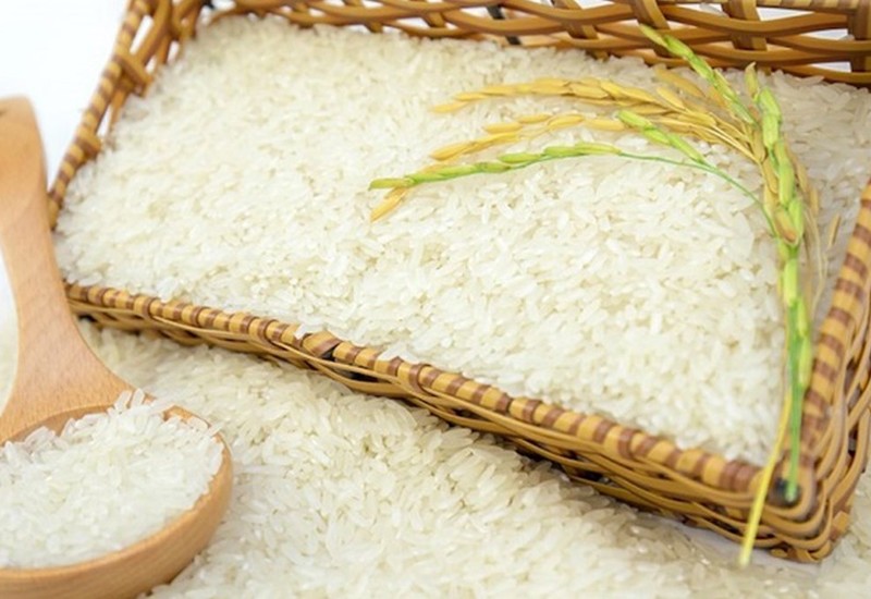 Gạo là lương thực chính không thể thiếu trong các bữa ăn hàng ngày của chúng ta. Chính vì thế, khi mua gạo, ai cũng thường mua từ 5-10kg, thậm chí là 20kg để ăn dần, đỡ tốn công đi mua.

