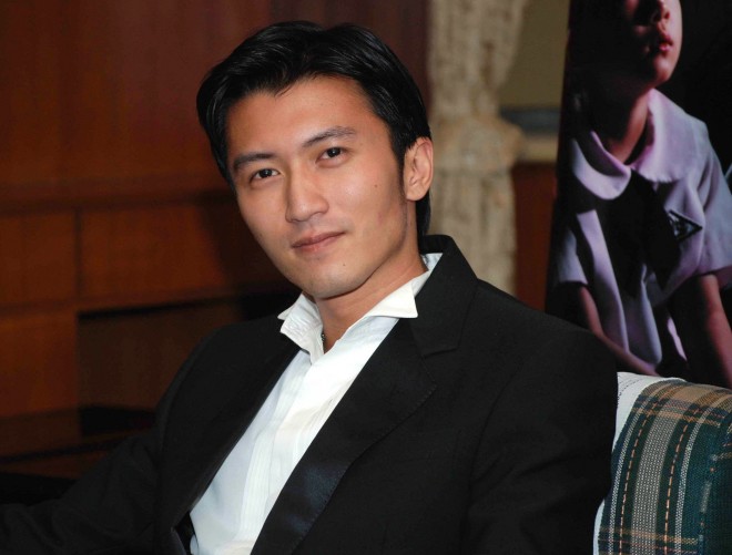 Tạ Đình Phong bị hỏi về vợ cũ và bạn gái hiện tại khiến nam tài tử khó chịu.