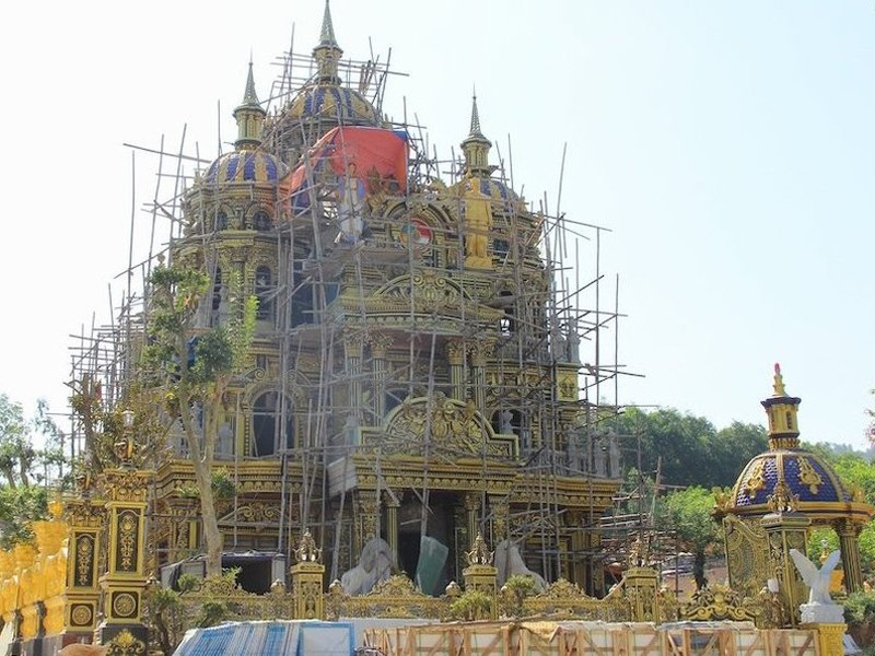 Những ngày gần đây, một tòa lâu đài bề thế đang trong quá trình hoàn thiện ở huyện Yên Thành, tỉnh Nghệ An được chia sẻ đã khiến dân tình trầm trồ, mở mang tầm mắt
