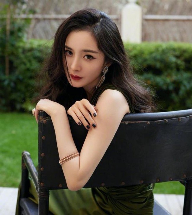 Thế gian vật đổi sao dời, duy chỉ có Dương Mịch vẫn nổi amp;#34;trường kỳamp;#34;, hễ ra phim là amp;#34;phấtamp;#34; - 13