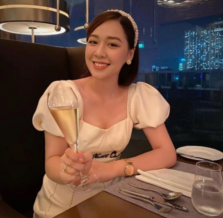 Con trai mỹ nhân Hoa hậu Việt Nam được cô khen mặc đẹp nhất lớp, diện mạo bố cũng không tầm thường - 6