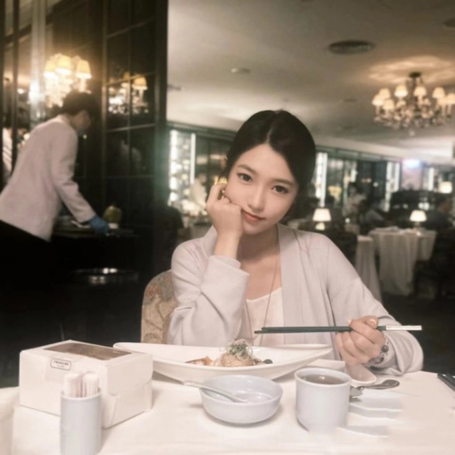 Lý Ân Đồng là tiểu thư gia thế.