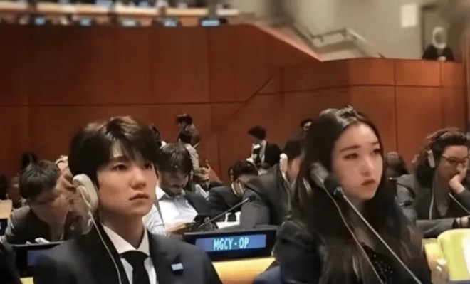 Vương Nguyên và Lý Ân Đồng tại Diễn đàn Thanh niên của Liên Hợp Quốc vào năm 2018.