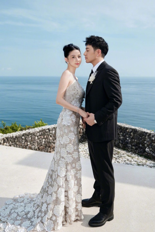 Phan Vỹ Bá chính thức tổ chức đám cưới với Luna Tuyên Vân.