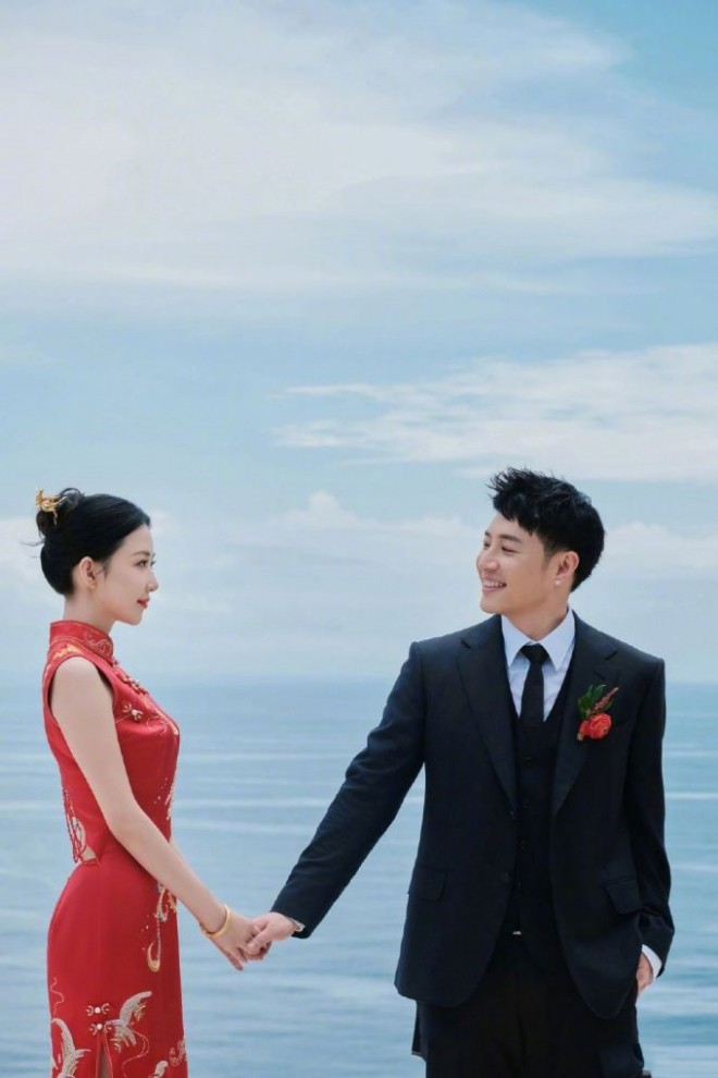 Đám cưới của anh kín đáo và bí mật.