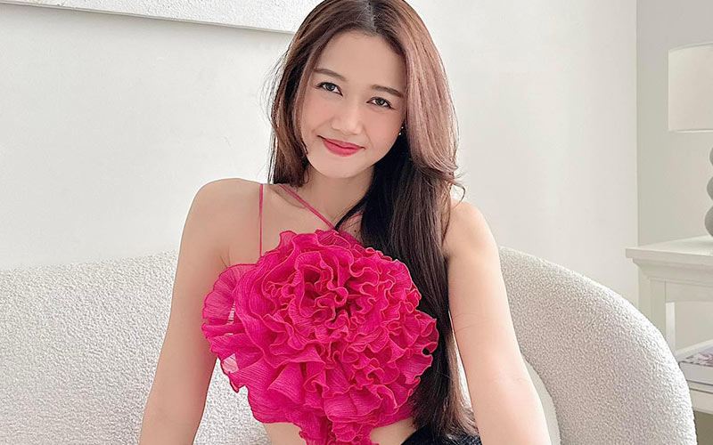Nhung Gumiho (tên thật Nguyễn Thị Hồng Nhung) được nhiều bạn trẻ yêu mến bởi sự đa tài trong nhiều vai trò diễn viên, người mẫu ảnh, MC...
