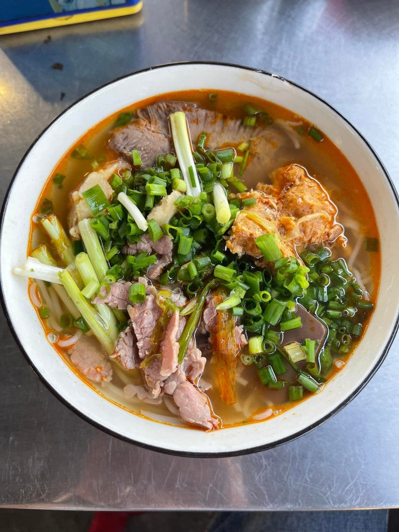 5 quán bún bò Huế nổi tiếng và lâu đời bậc nhất Cố đô, khách nườm nượp không có chỗ ngồi - 4