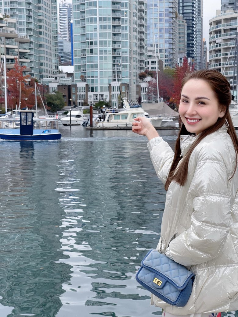 Hiện tại, Diễm Hương vẫn đang thích nghi với môi trường mới.