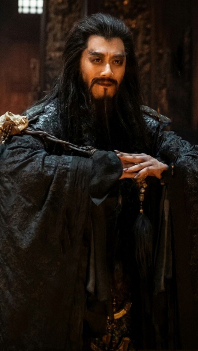 Ông xã Hạ Vũ của cô cũng đóng dự án này nhưng vào vai Thân Công Báo.