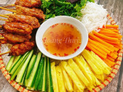 Bếp Eva - Ngày mưa lạnh làm ngay mẹt nem lụi thơm nức, nóng hổi với công thức đơn giản, nhâm nhi cho hợp thời tiết