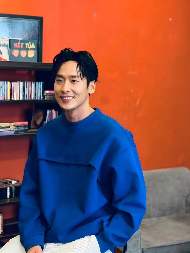 Một diễn viên Đất rừng phương Nam khác cũng tham gia chương trình lần này, đó là Út Lục Lâm Tuấn Trần. Anh là nghệ sĩ trẻ khá quen thuộc ở các gameshow.