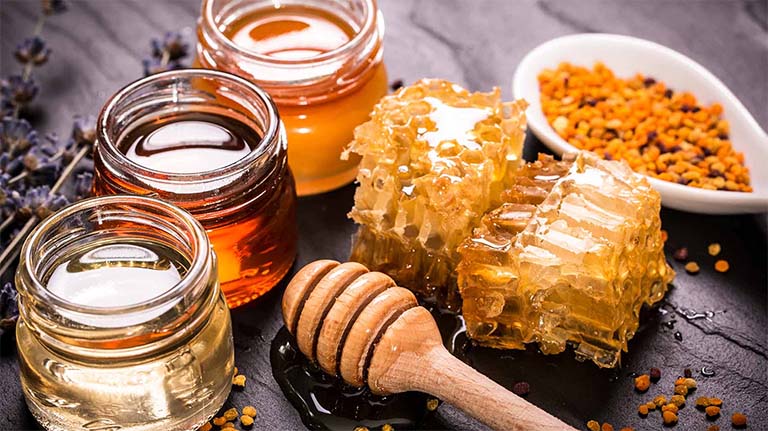 Ngay cả mật ong dù bổ dưỡng cũng không nên lạm dụng vì nhiều đường. (Ảnh minh họa)