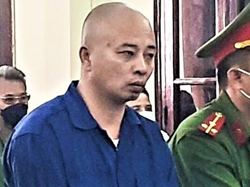 Nguyễn Xuân Đường (Đường “Nhuệ") hiện đang chấp hành bản án 22 năm tù giam là cái giá phải trả cho hàng loạt hành vi vi phạm pháp luật trong các vụ ăn chặn tiền hỏa táng; cố ý gây thương tích; xâm phạm chỗ ở của công dân.
