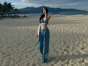 Thời trang - Hot girl hình xăm tận dụng chiếc áo chữ X khoe khéo điểm vàng trên body mà vẫn kín đáo