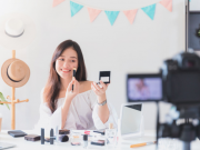 Lifestyle - Điều gì đã khiến trào lưu mua sắm trên livestream bùng nổ vào năm 2023?