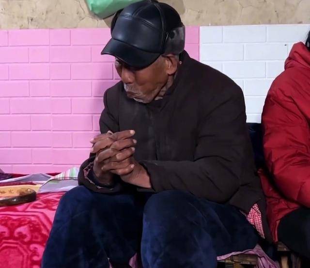 Vợ ở cữ bị bố mẹ chồng đuổi khỏi nhà, điếng người khi đến nhà máy tìm chồng - 3