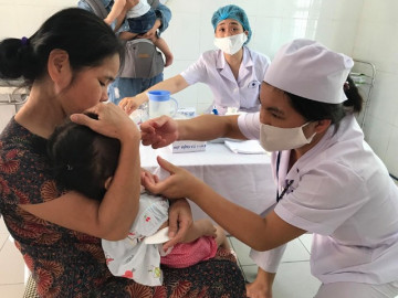 Loạn giá bán vitamin A liều cao trên mạng, chuyên gia cảnh báo điều nguy hiểm khi tự ý mua dùng...