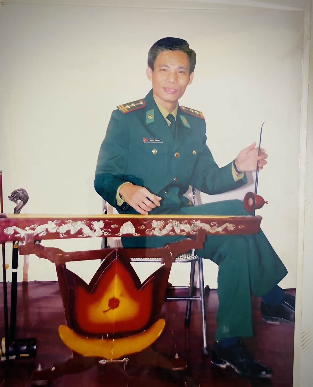 “Bố Ly là bộ đội nên nghiêm khắc với Ly từ nhỏ. Có những lúc mình trách bố tại sao nghiêm khắc và khó chịu với con như thế. Mình bật khóc và bất mãn”, Hương Ly chia sẻ.