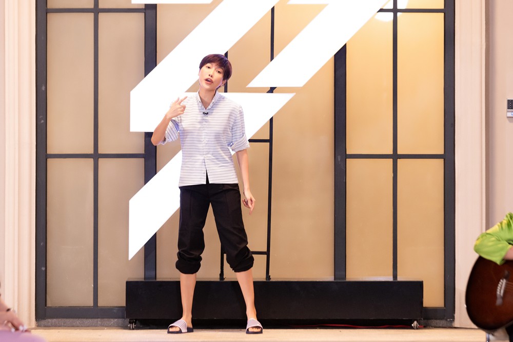 Giải thích về lý do lựa chọn vai diễn này của chồng, Diệu Nhi thẳng thắn nói vì muốn chọc ghẹo ông xã.